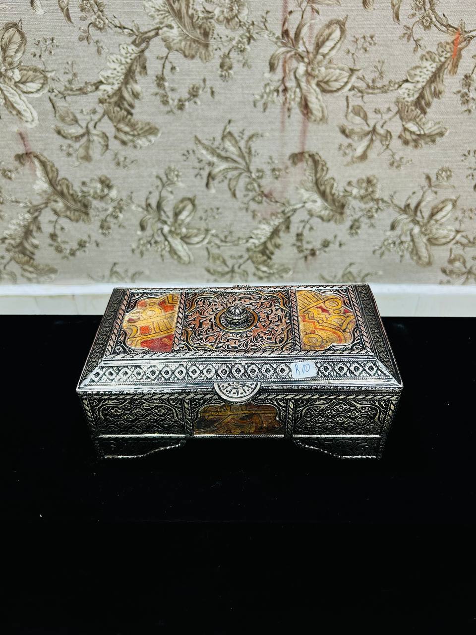Boîte Décorative en Bois avec Décorations en Métal – 14 x 14 x 22 cm