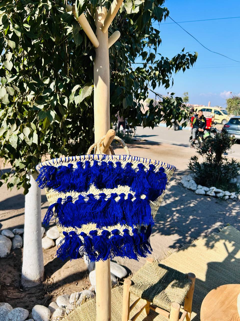 Panier en Doum – Design Bleu Tressé à la Main