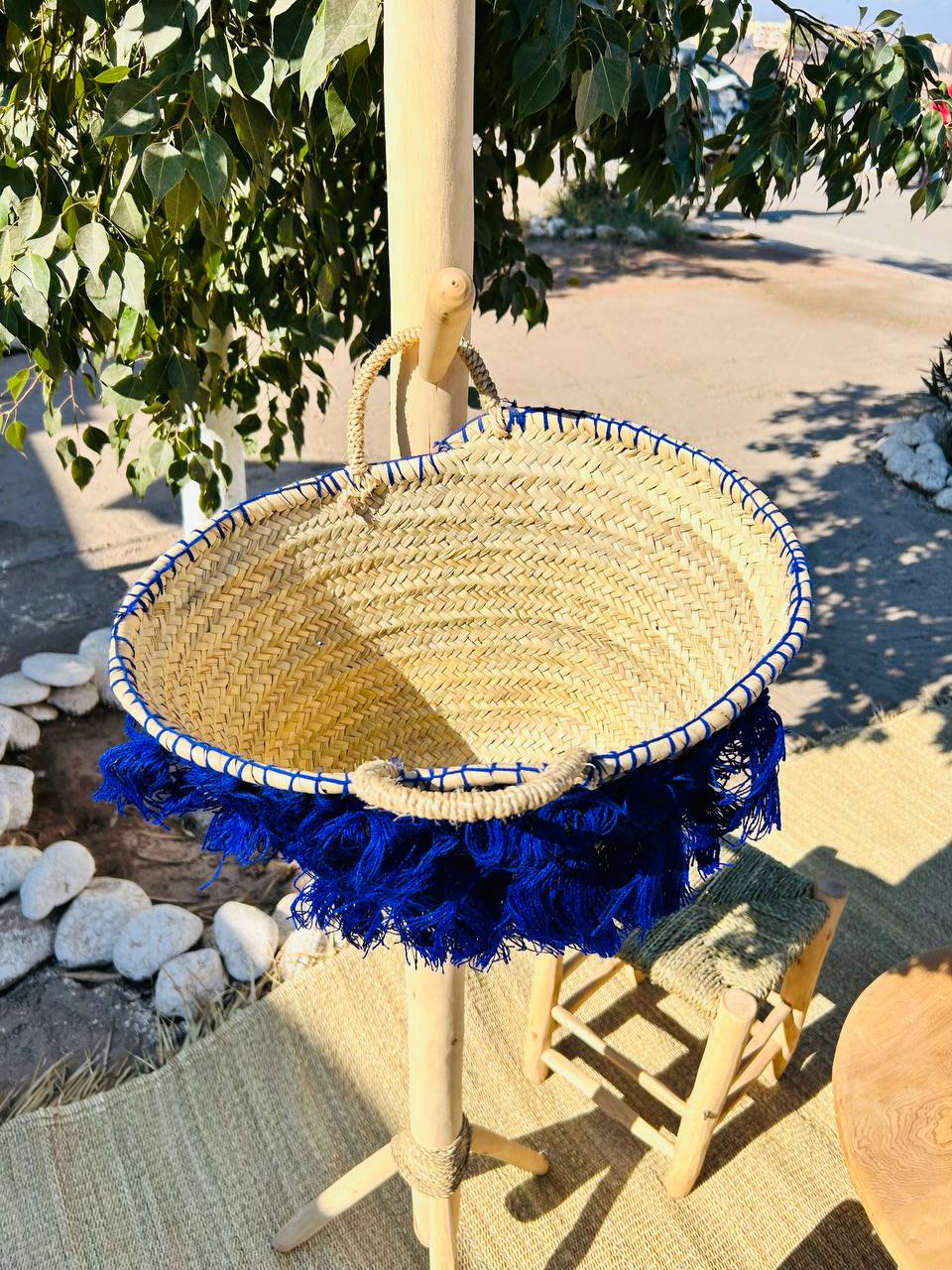 Panier en Doum – Design Bleu Tressé à la Main