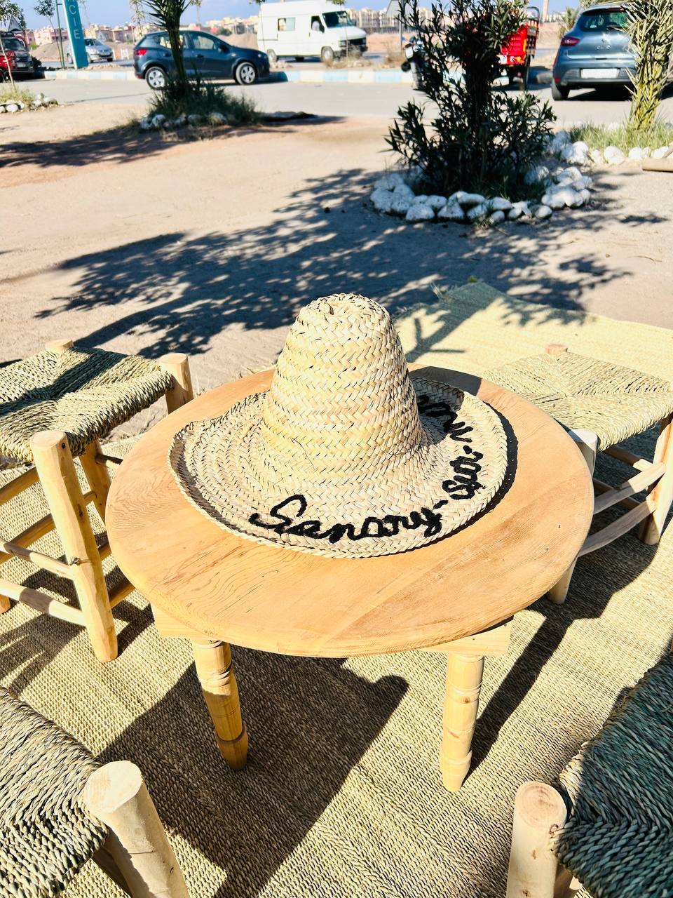 Chapeau Marocain en Paille Tressée – Personnalisable et Fait Main