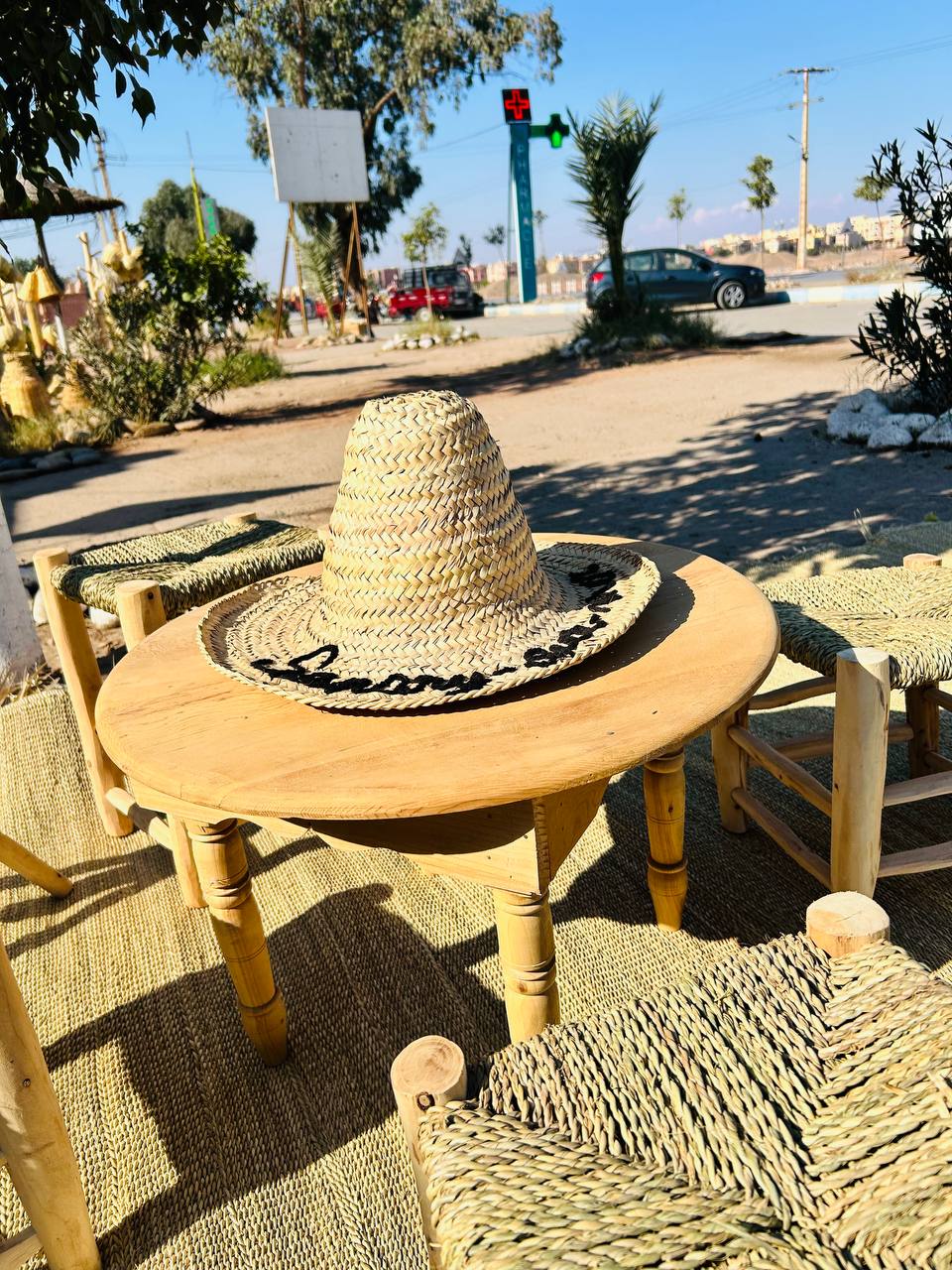 Chapeau Marocain en Paille Tressée – Personnalisable et Fait Main