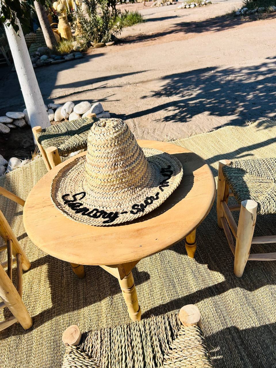 Chapeau Marocain en Paille Tressée – Personnalisable et Fait Main