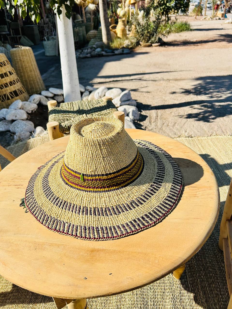 Chapeau Traditionnel de Mali en Paille – Artisanal et Coloré