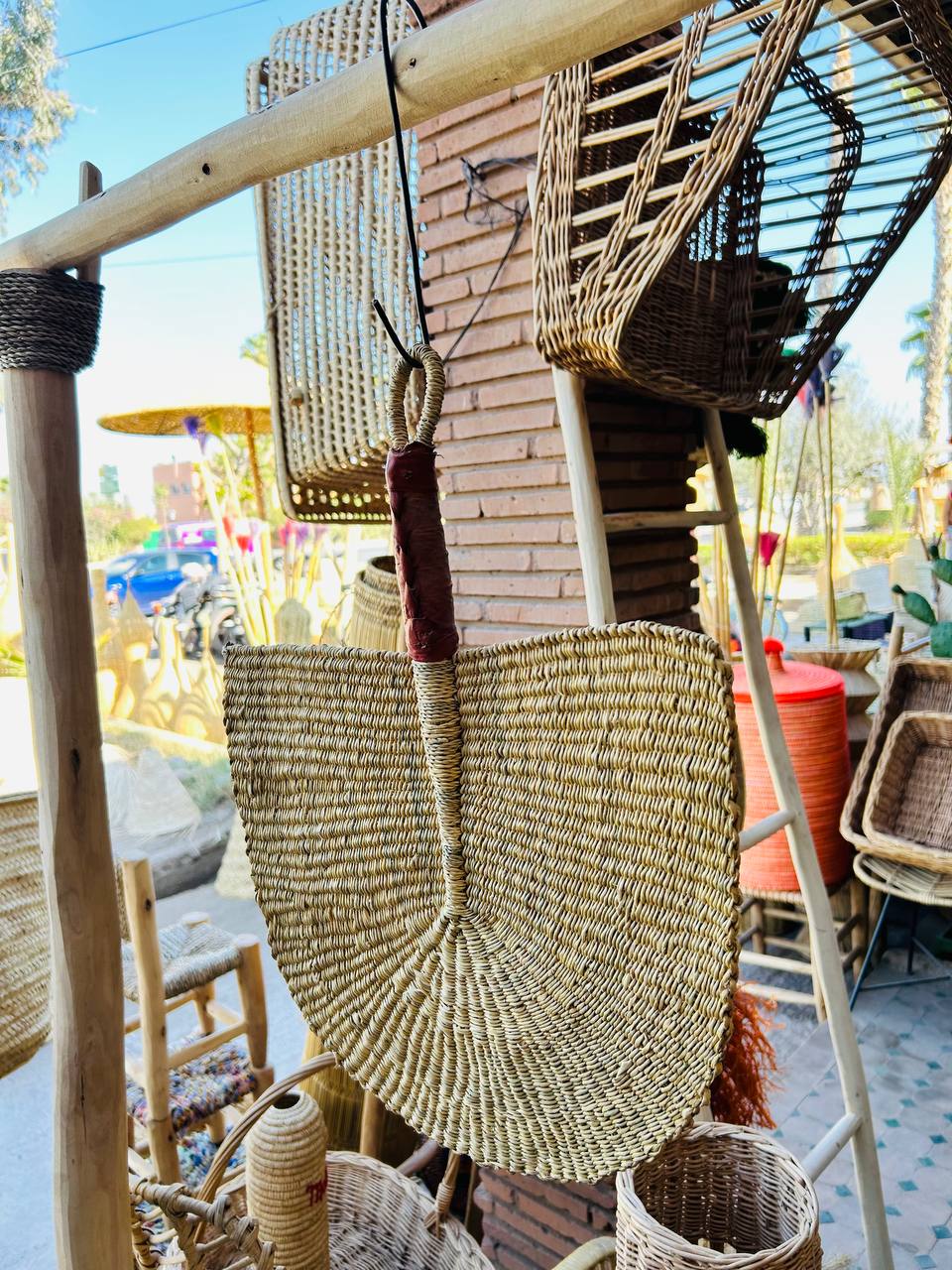 Éventail Manuel en Fibres Naturelles – Artisanat Traditionnel