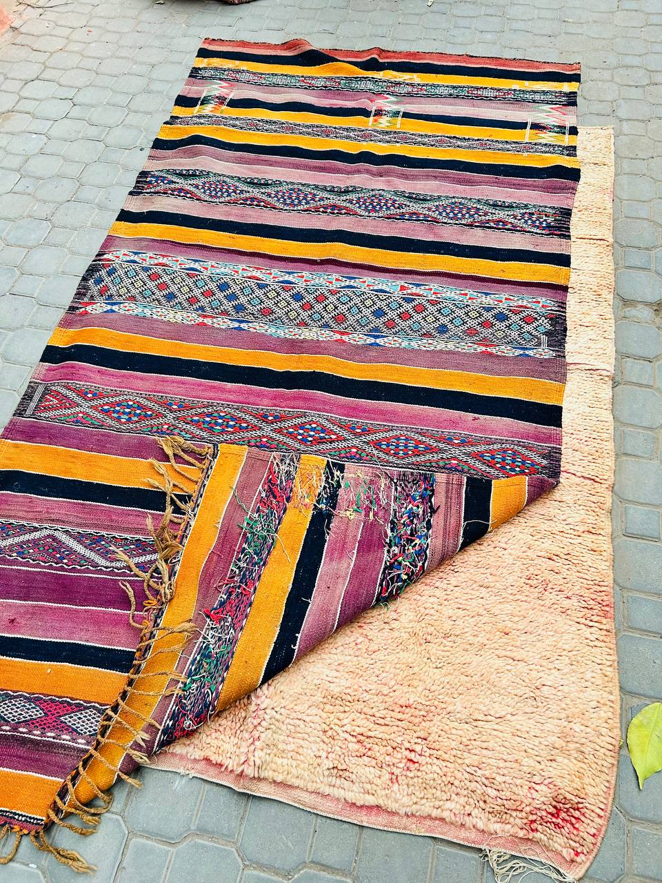Tapis Azrou Traditionnel – 2,90 x 1,52 m – Artisanat Marocain, Tissé à la Main